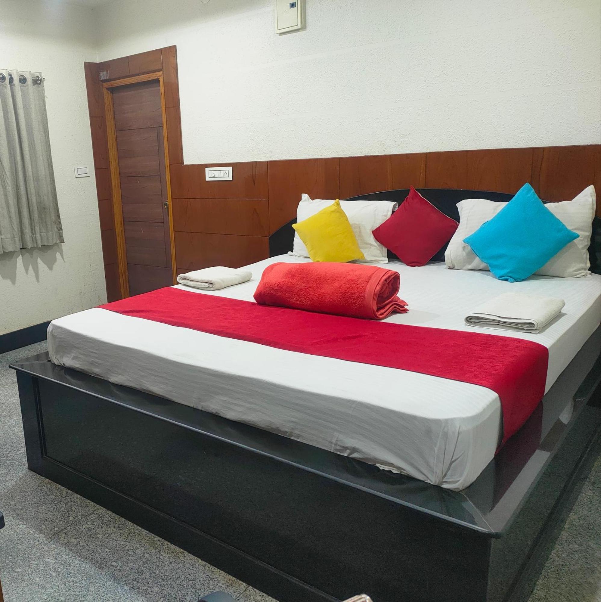 Hotel New Maruthi Inn, Lb Nagar Haiderabad Buitenkant foto